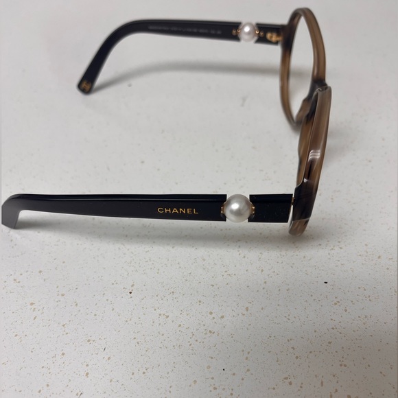 CHANEL Oversized Pearl Sunglass Frames - Picture 9 of 10